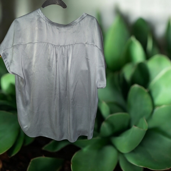 Faherty Sandwashed Silk Desmond Top - Picture 9 of 11